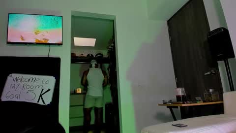 Snapshot of andrewjohnson0 chatting on September 28, 2025, 1:38 pm Andrew Johnson online show from September 28, 2025, 1:38 pm