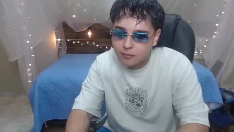 Snapshot of andrewsmile_ chatting on December 26, 2024, 3:53 pm ANDREW online show from December 26, 2024, 3:53 pm