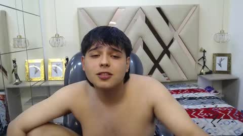 Snapshot of andrewsmile_ chatting on December 28, 2024, 6:29 pm ANDREW online show from December 28, 2024, 6:29 pm