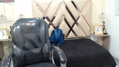 Snapshot of andrewsmile_ chatting on January 31, 2025, 12:18 pm ANDREW online show from January 31, 2025, 12:18 pm