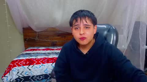 Snapshot of andrewsmile_ chatting on February 8, 2025, 12:17 pm ANDREW online show from February 8, 2025, 12:17 pm