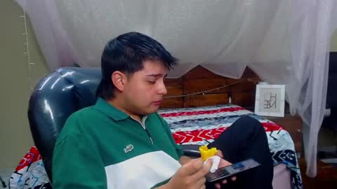 Snapshot of andrewsmile_ chatting on February 9, 2025, 12:19 pm ANDREW online show from February 9, 2025, 12:19 pm