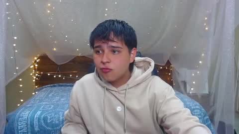 Snapshot of andrewsmile_ chatting on February 19, 2025, 12:11 pm ANDREW online show from February 19, 2025, 12:11 pm