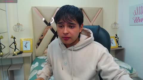 Snapshot of andrewsmile_ chatting on February 27, 2025, 12:13 pm ANDREW online show from February 27, 2025, 12:13 pm