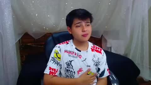 Snapshot of andrewsmile_ chatting on February 28, 2025, 12:09 pm ANDREW online show from February 28, 2025, 12:09 pm