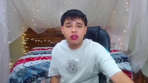 Snapshot of andrewsmile_ chatting on March 7, 2025, 12:23 pm ANDREW online show from March 7, 2025, 12:23 pm