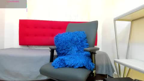   online show from November 24, 2025, 8:19 pm