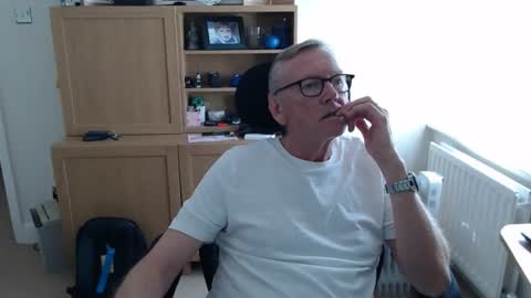 andy1234518 online show from April 18, 2026, 10:08 am