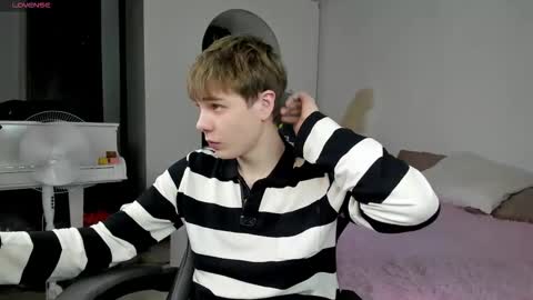 Mandy and Andy online show from November 29, 2025, 7:39 pm