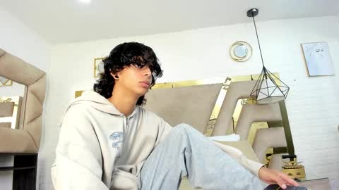 andyxibrat online show from October 26, 2025, 12:11 pm