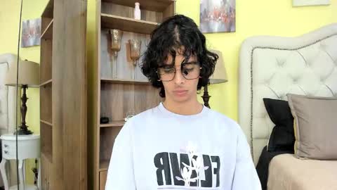 andyxibrat online show from December 22, 2025, 7:11 pm