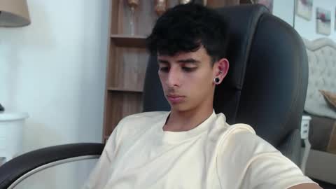 andyxibrat online show from April 18, 2026, 7:40 pm