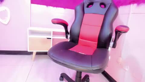 Snapshot of angel21___ chatting on December 3, 2024, 11:57 pm Angel21 online show from December 3, 2024, 11:57 pm