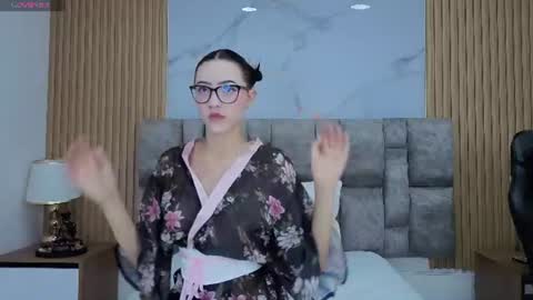 Snapshot of angel__kiss chatting on July 15, 2026, 11:37 am angel__kiss online show from July 15, 2026, 11:37 am