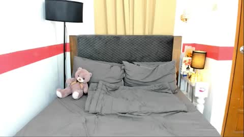 Snapshot of angel_desire chatting on December 2, 2024, 1:25 am Angel online show from December 2, 2024, 1:25 am