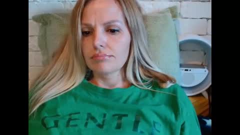 Snapshot of angel_girllovemy chatting on November 2, 2025, 10:06 am ANGEL online show from November 2, 2025, 10:06 am