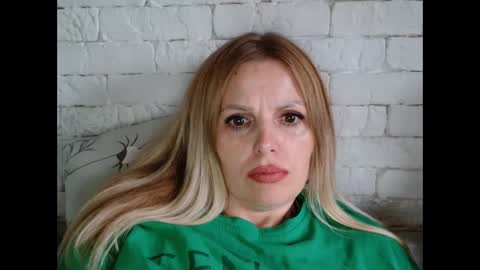 Snapshot of angel_girllovemy chatting on December 5, 2025, 9:40 am ANGEL online show from December 5, 2025, 9:40 am