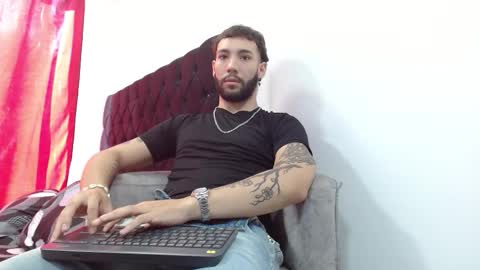 angel_kyrozz online show from October 26, 2025, 7:31 pm