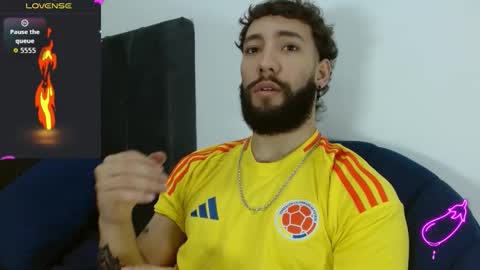 angel_kyrozz online show from December 23, 2025, 2:09 am