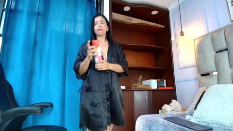 Nicolle  online show from February 7, 2025, 2:58 pm