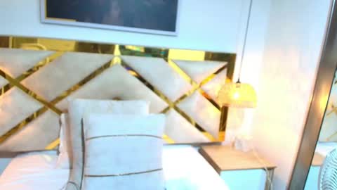 Nicolle  online show from May 27, 2026, 11:07 am