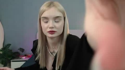 Angela online show from May 10, 2026, 6:07 am