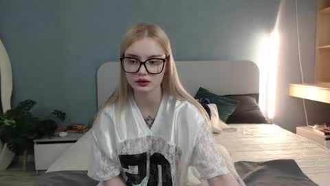 Angela online show from June 21, 2026, 5:54 am