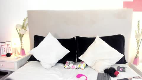 angel_velvet_ online show from May 19, 2026, 1:56 am