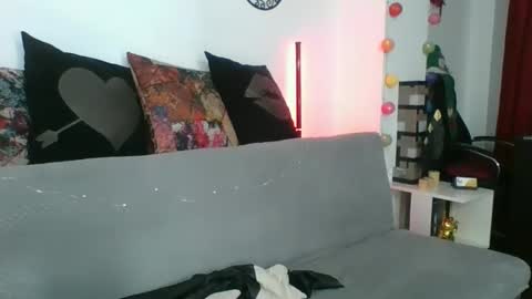 Snapshot of angela_mis chatting on December 5, 2024, 5:48 am Angela online show from December 5, 2024, 5:48 am