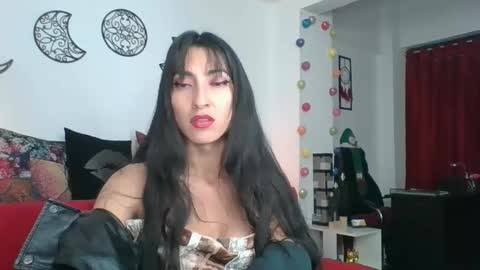 Snapshot of angela_mis chatting on December 11, 2024, 5:00 am Angela online show from December 11, 2024, 5:00 am