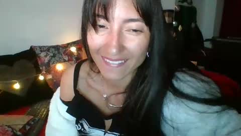 Snapshot of angela_mis chatting on December 26, 2024, 5:26 am Angela online show from December 26, 2024, 5:26 am