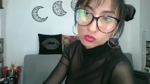 Snapshot of angela_mis chatting on March 4, 2025, 3:55 am Angela online show from March 4, 2025, 3:55 am