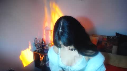Snapshot of angela_mis chatting on October 19, 2025, 1:50 am Angela online show from October 19, 2025, 1:50 am