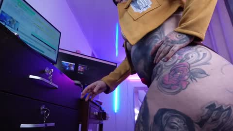 angelacianuro_ online show from February 4, 2025, 1:45 am