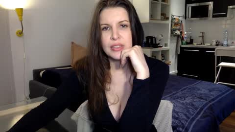 Angela online show from September 25, 2025, 4:11 pm