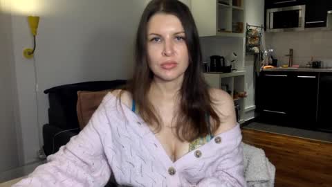 Angela online show from November 9, 2025, 3:54 pm