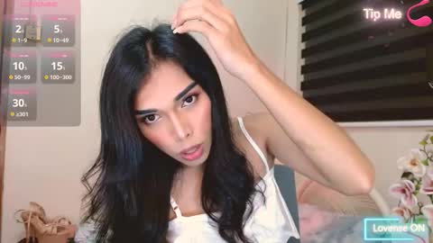 SENORITA online show from December 18, 2025, 2:01 pm