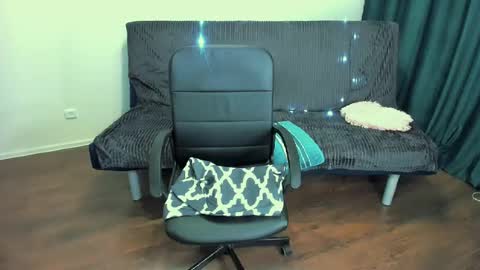 glow online show from February 9, 2025, 8:13 pm