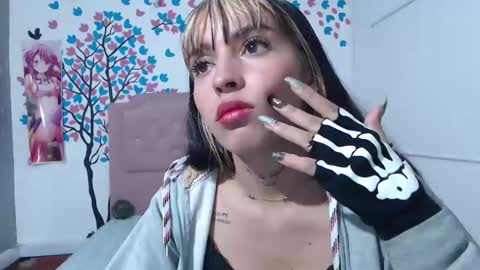 angelaturizo_ online show from March 4, 2025, 2:38 am