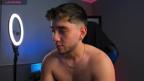 angelbell19 online show from November 25, 2025, 2:11 am