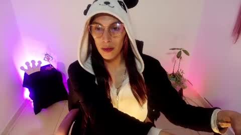 angele online show from July 17, 2026, 6:46 pm