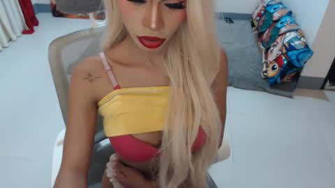 DIVINE ANGEL online show from January 11, 2026, 11:32 pm