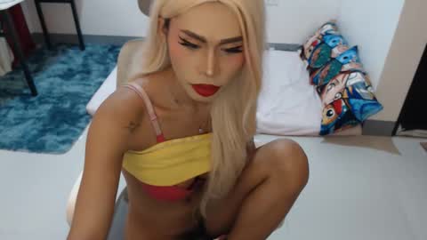 DIVINE ANGEL online show from February 12, 2026, 2:17 am