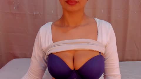 angelica_hot19 online show from April 17, 2026, 2:09 pm