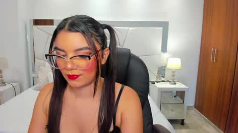 Snapshot of angelica_moon1 chatting on May 20, 2026, 8:15 pm Angelica Moon online show from May 20, 2026, 8:15 pm