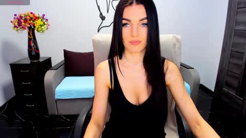 Snapshot of angelina_clark chatting on January 20, 2025, 6:31 am Angelina online show from January 20, 2025, 6:31 am