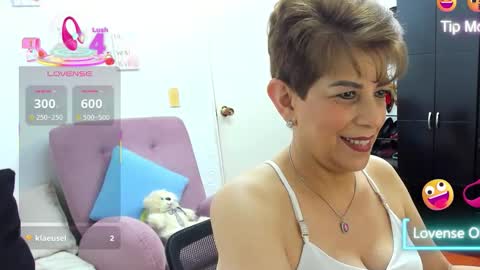 Snapshot of angelina_stone_65 chatting on September 20, 2025, 11:28 pm Angelina online show from September 20, 2025, 11:28 pm