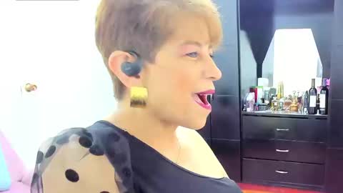 Snapshot of angelina_stone_65 chatting on September 27, 2025, 10:15 pm Angelina online show from September 27, 2025, 10:15 pm