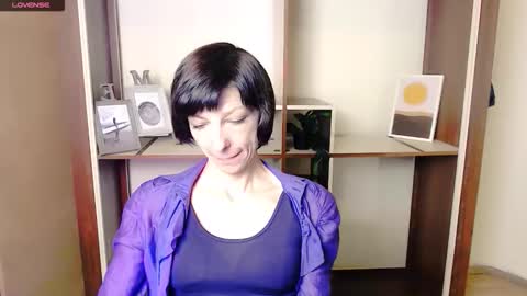 Snapshot of angelinalov_ chatting on October 8, 2025, 6:44 am Angelina online show from October 8, 2025, 6:44 am
