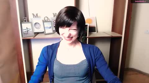 Snapshot of angelinalov_ chatting on October 28, 2025, 7:23 am Angelina online show from October 28, 2025, 7:23 am